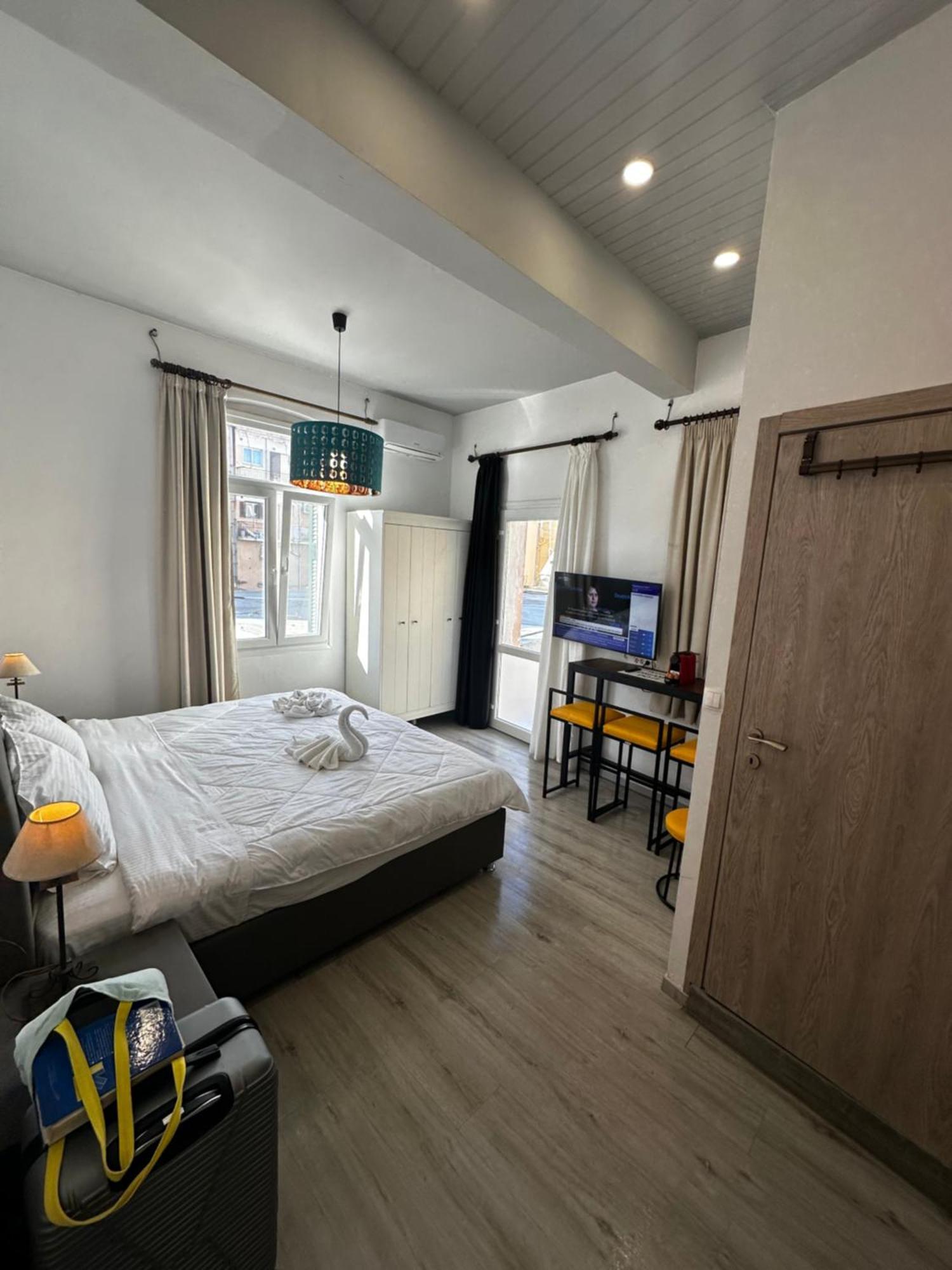 Travelers Luxury Suites, Studios & Apartments Corfu  Eksteriør billede