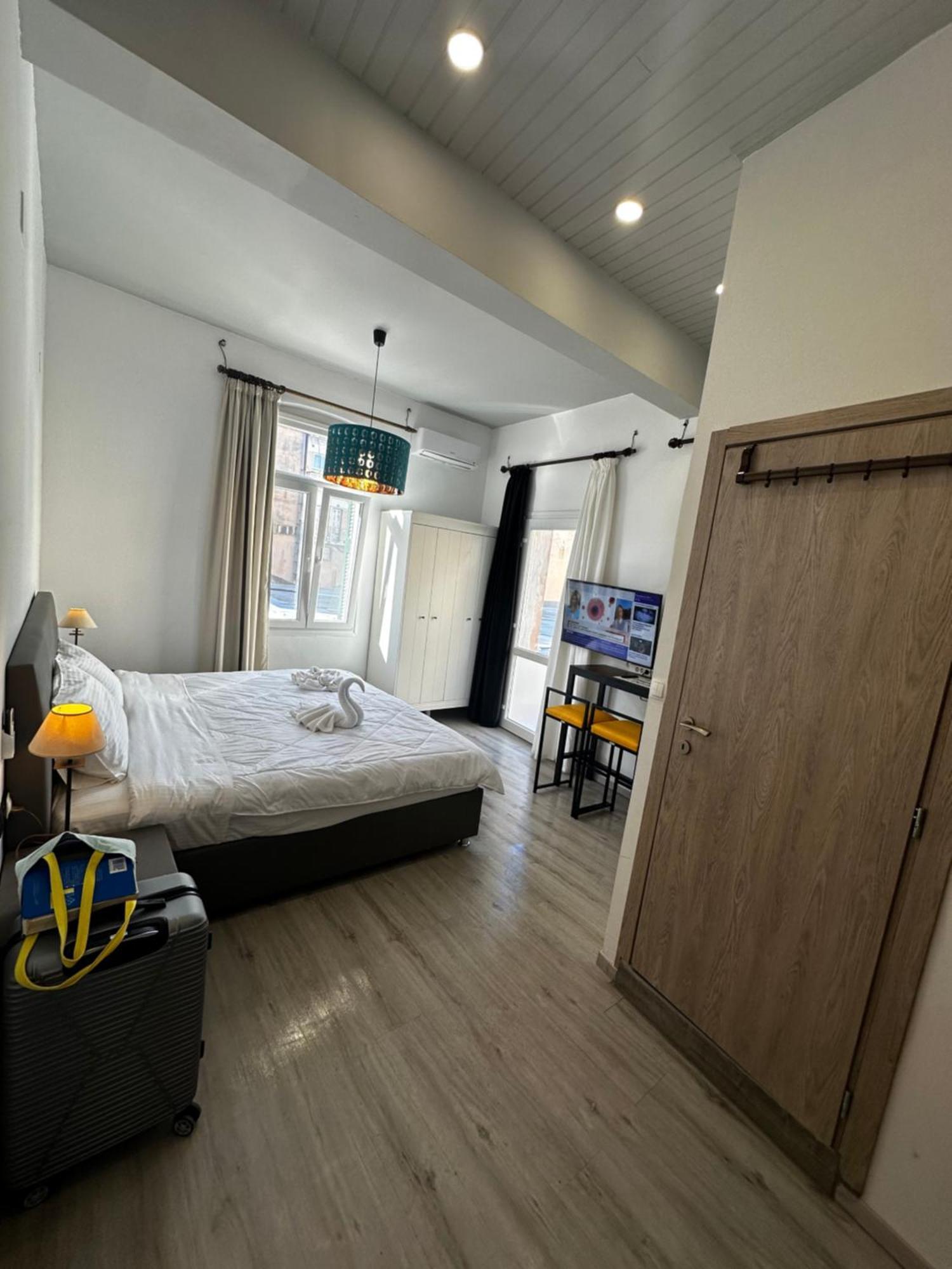 Travelers Luxury Suites, Studios & Apartments Corfu  Eksteriør billede