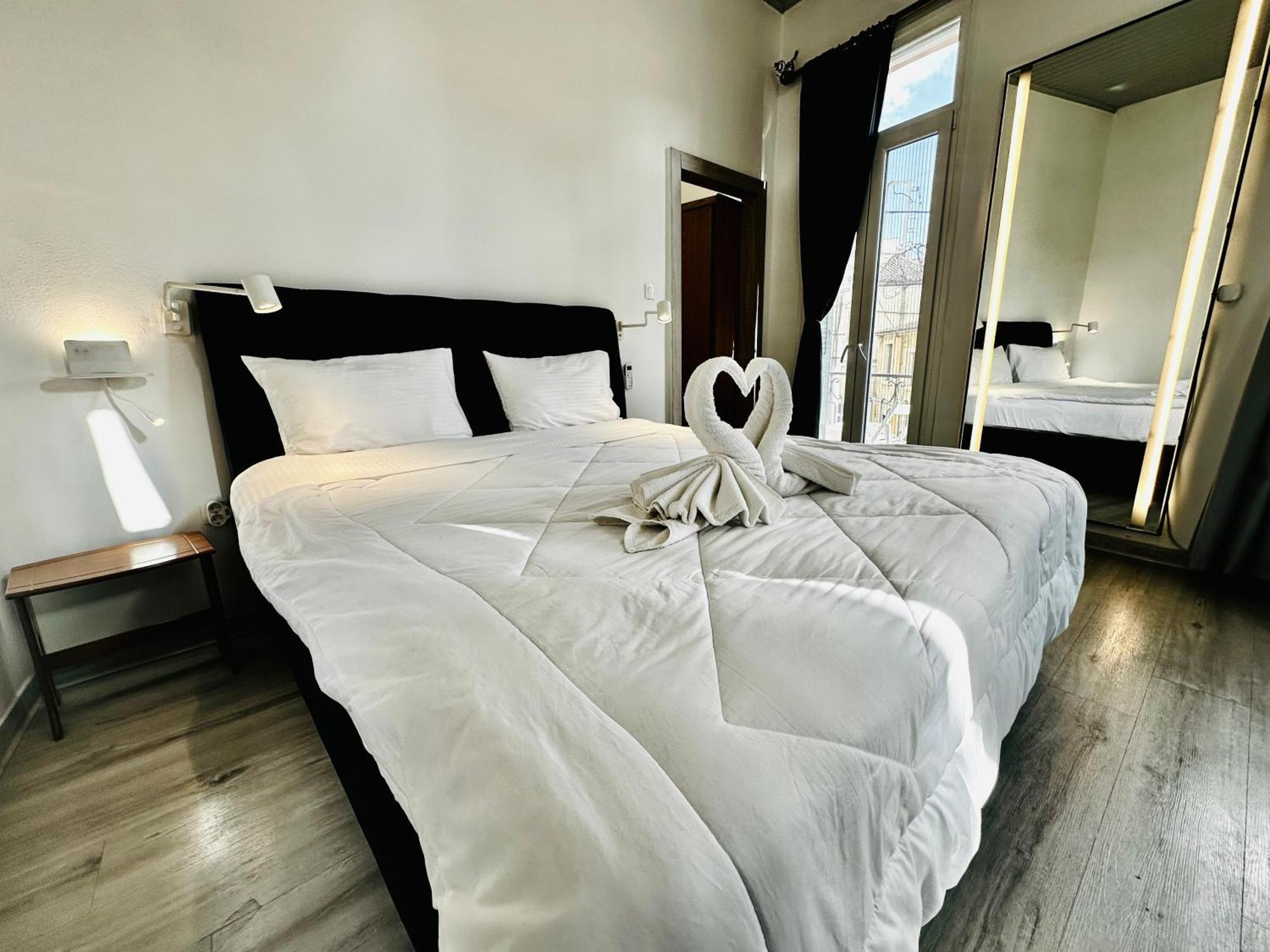 Travelers Luxury Suites, Studios & Apartments Corfu  Eksteriør billede