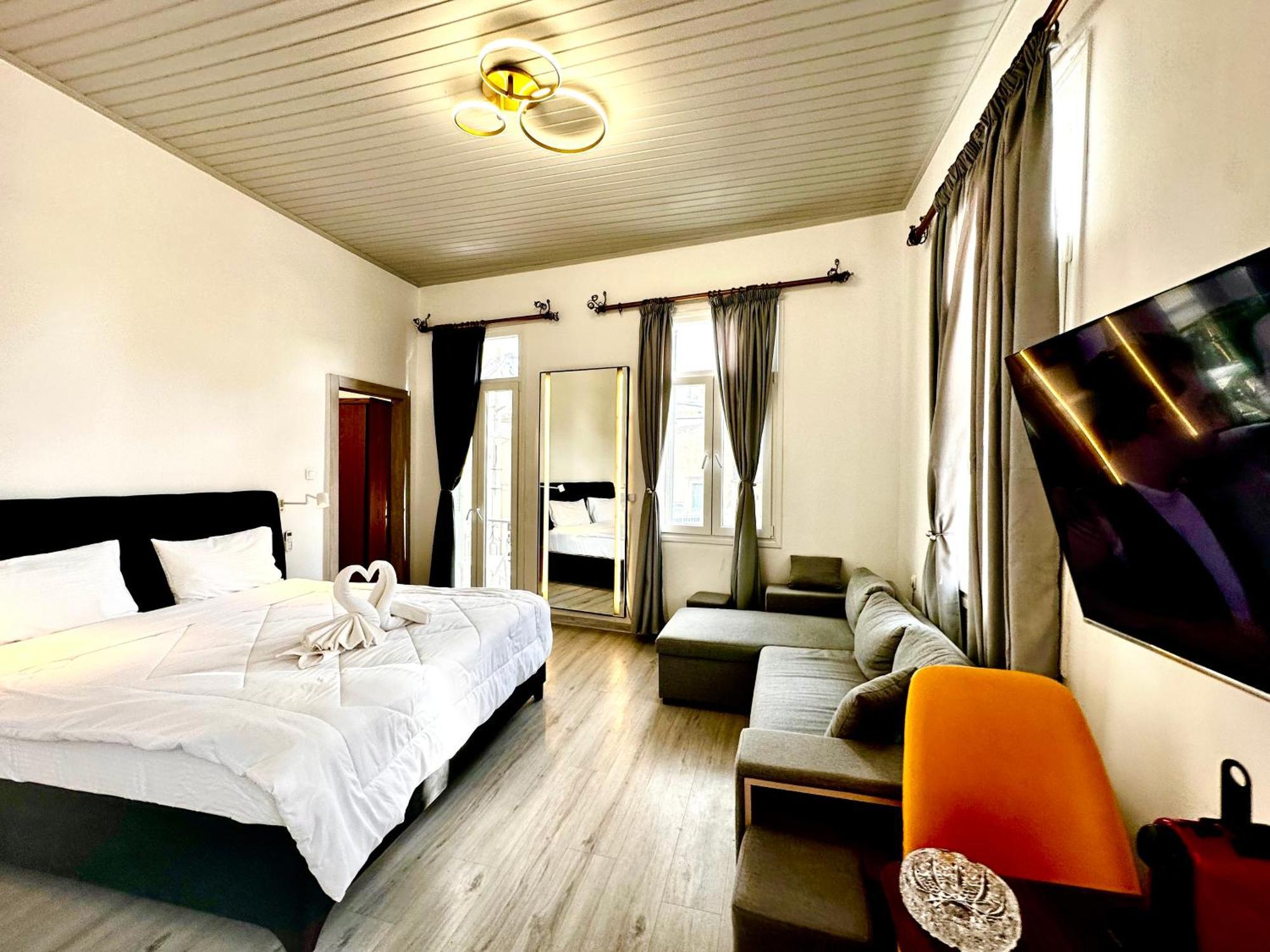 Travelers Luxury Suites, Studios & Apartments Corfu  Eksteriør billede