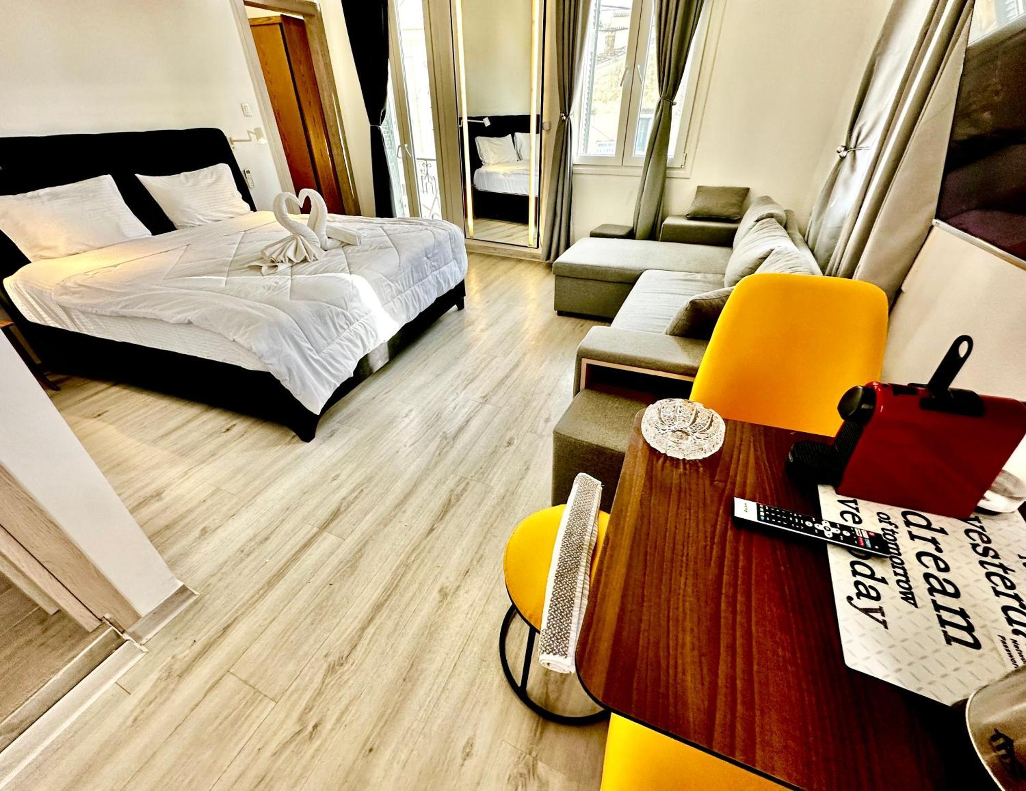 Travelers Luxury Suites, Studios & Apartments Corfu  Eksteriør billede