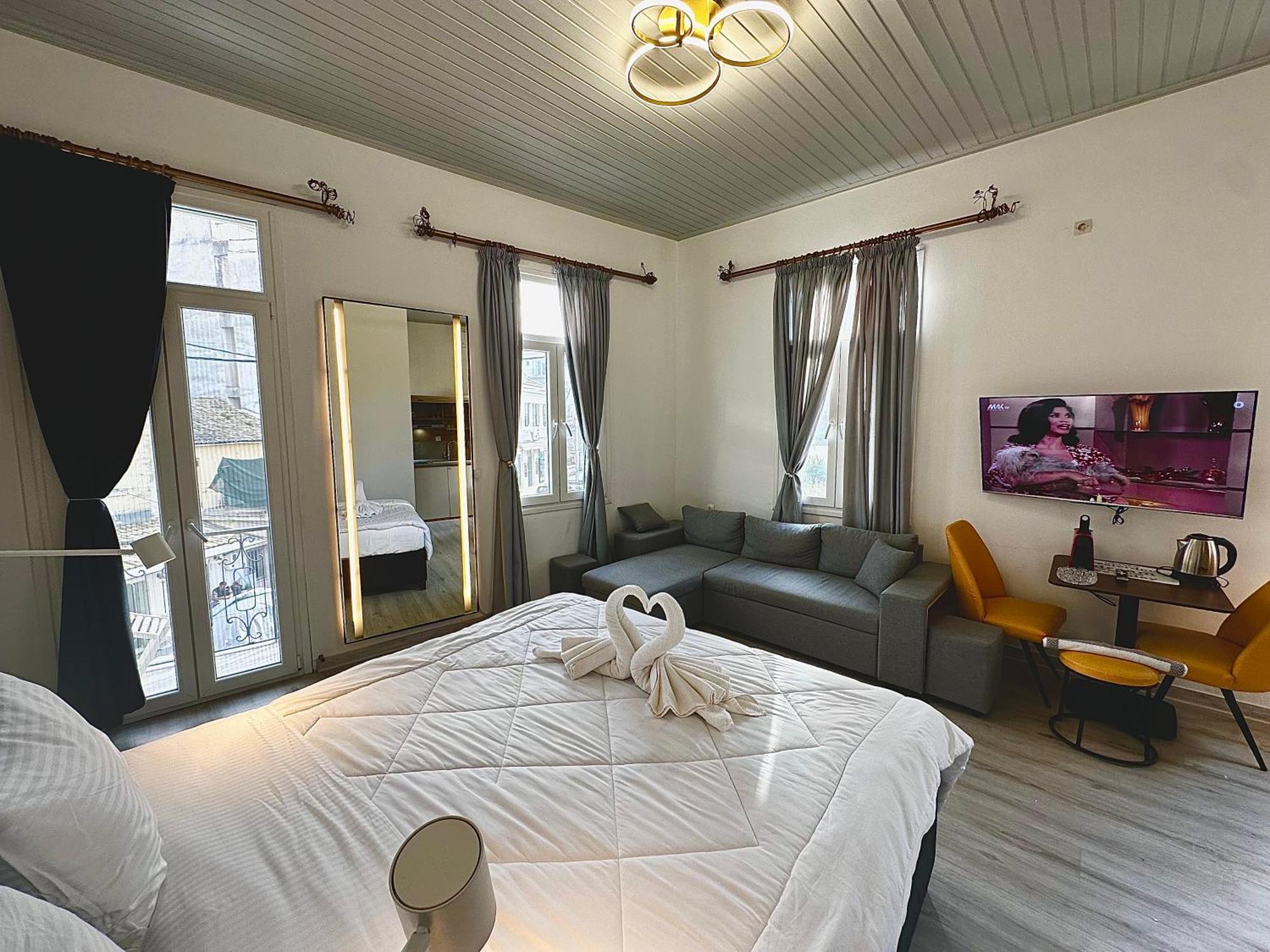 Travelers Luxury Suites, Studios & Apartments Corfu  Eksteriør billede