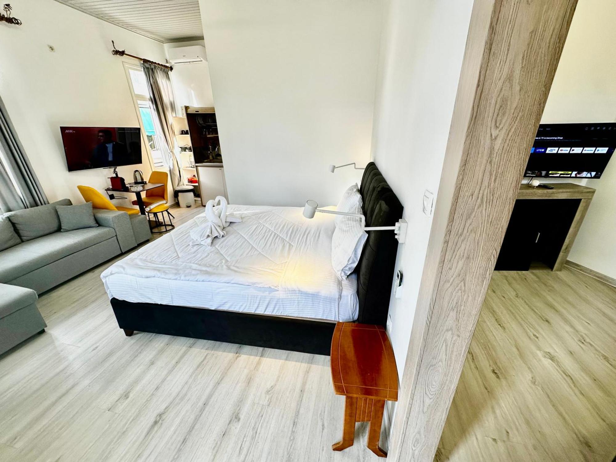 Travelers Luxury Suites, Studios & Apartments Corfu  Eksteriør billede