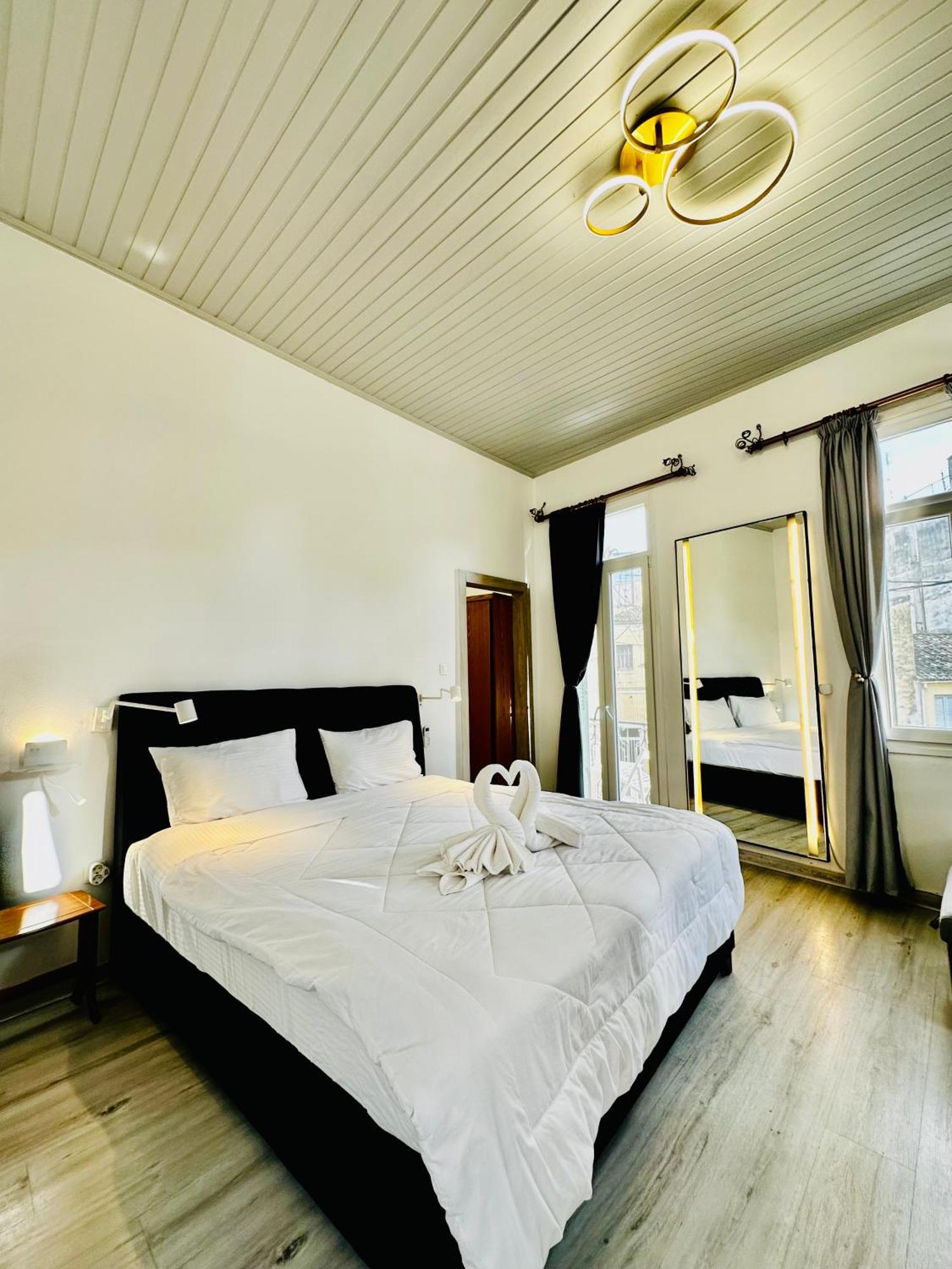Travelers Luxury Suites, Studios & Apartments Corfu  Eksteriør billede