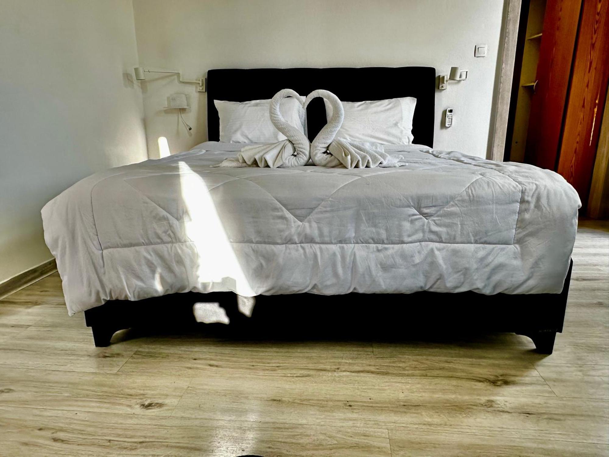 Travelers Luxury Suites, Studios & Apartments Corfu  Eksteriør billede