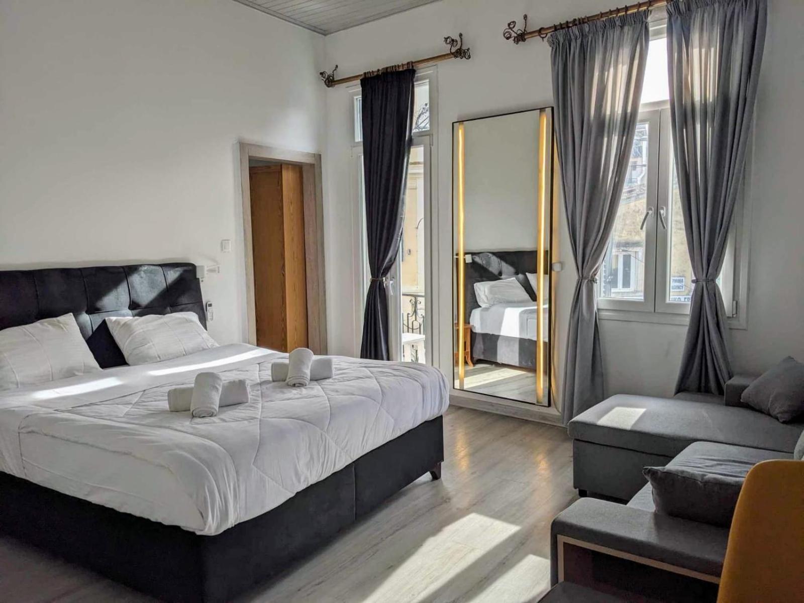 Travelers Luxury Suites, Studios & Apartments Corfu  Eksteriør billede